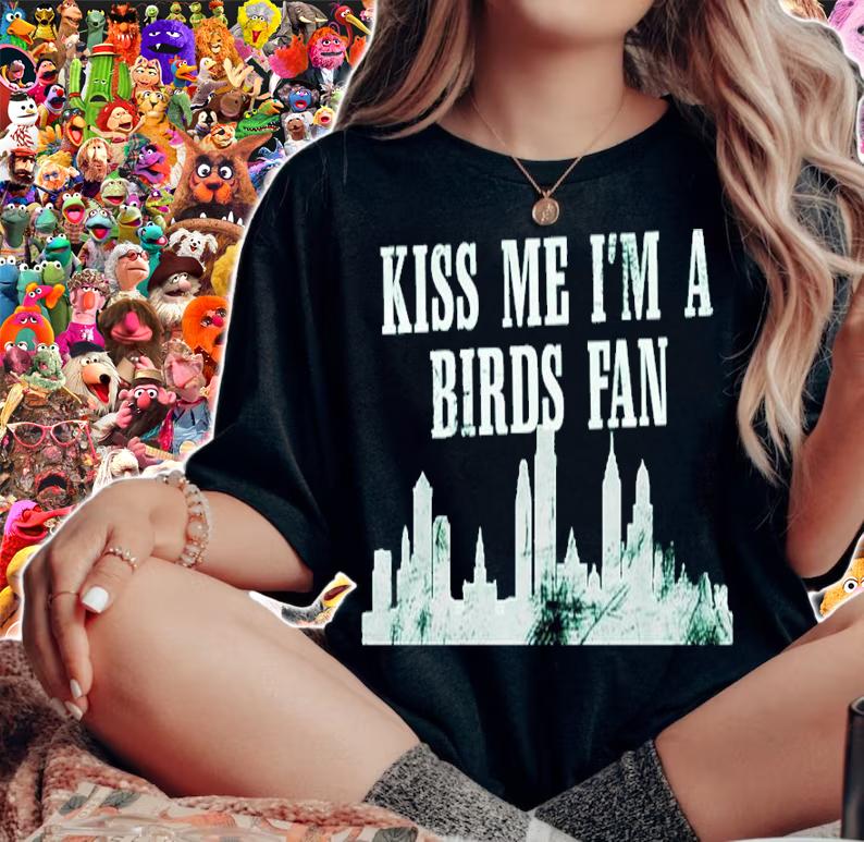 St Patrick's Day Kiss Me I'm A Birds Fan Shirt woman shirt